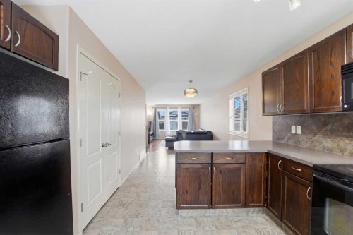 28 Ibbotson Close, Red Deer, AB - Indoor Photo Showing Kitchen