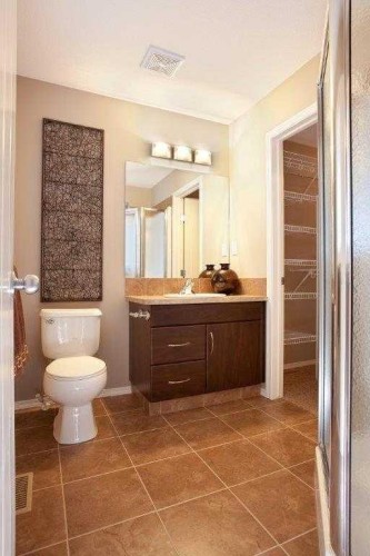 10 Ross Close, Sylvan Lake, AB - Indoor Photo Showing Bathroom