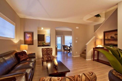 10 Ross Close, Sylvan Lake, AB - Indoor Photo Showing Living Room