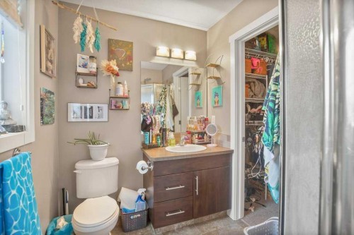 7 Rowberry Court, Sylvan Lake, AB - Indoor Photo Showing Bathroom