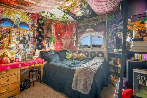 7 Rowberry Court, Sylvan Lake, AB - Indoor Photo Showing Bedroom