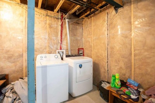 7 Rowberry Court, Sylvan Lake, AB - Indoor Photo Showing Laundry Room