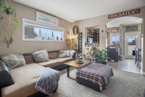 7 Rowberry Court, Sylvan Lake, AB - Indoor Photo Showing Living Room