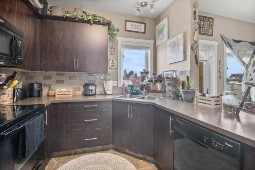 7 Rowberry Court, Sylvan Lake, AB - Indoor Photo Showing Kitchen With Double Sink
