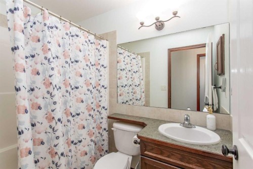 35 Landry Bend, Red Deer, AB - Indoor Photo Showing Bathroom