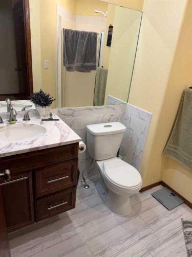 104 Kirkland Close, Red Deer, AB - Indoor Photo Showing Bathroom