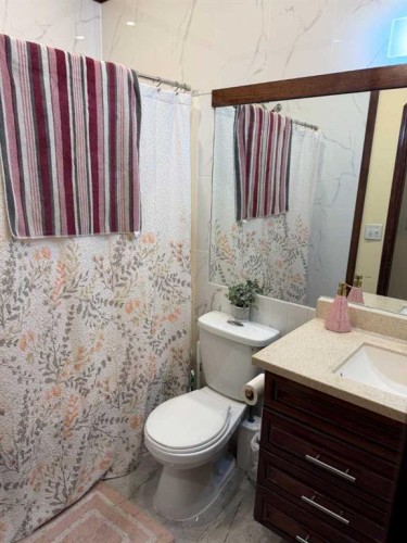 104 Kirkland Close, Red Deer, AB - Indoor Photo Showing Bathroom