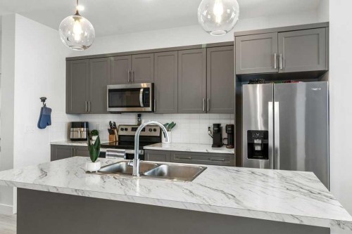 4143 Ryders Ridge Boulevard, Sylvan Lake, AB - Indoor Photo Showing Kitchen With Double Sink With Upgraded Kitchen