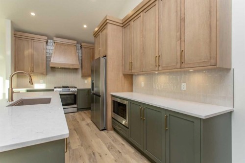 20 Emmett Crescent, Red Deer, AB - Indoor Photo Showing Kitchen With Stainless Steel Kitchen