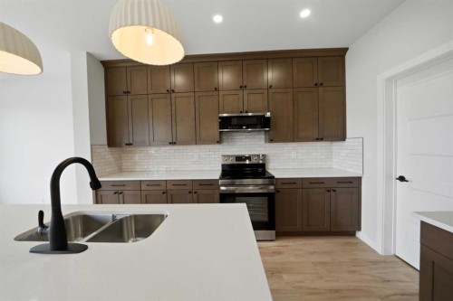 115 Crestview Boulevard, Sylvan Lake, AB - Indoor Photo Showing Kitchen With Double Sink