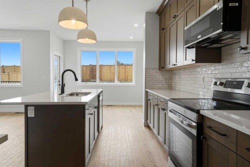115 Crestview Boulevard, Sylvan Lake, AB - Indoor Photo Showing Kitchen With Upgraded Kitchen