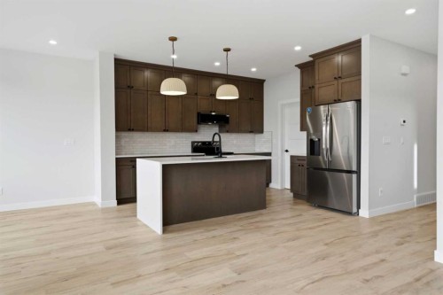 115 Crestview Boulevard, Sylvan Lake, AB - Indoor Photo Showing Kitchen