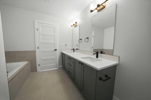 115 Crestview Boulevard, Sylvan Lake, AB - Indoor Photo Showing Bathroom