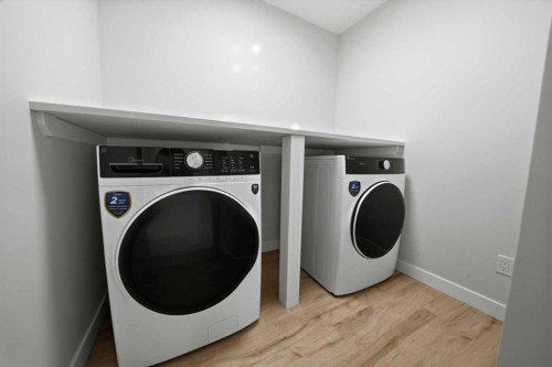 115 Crestview Boulevard, Sylvan Lake, AB - Indoor Photo Showing Laundry Room