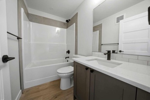 115 Crestview Boulevard, Sylvan Lake, AB - Indoor Photo Showing Bathroom