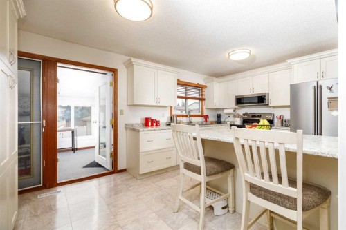 7 Mclevin Crescent, Red Deer, AB - Indoor Photo Showing Kitchen