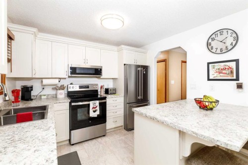 7 Mclevin Crescent, Red Deer, AB - Indoor Photo Showing Kitchen
