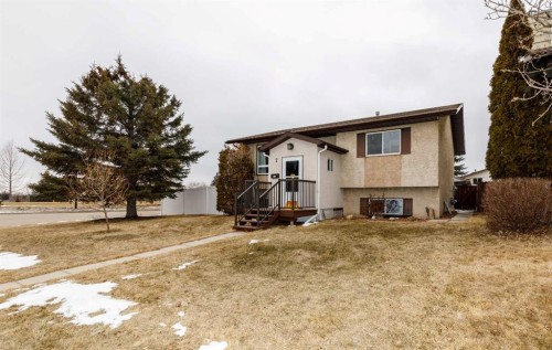 7 Mclevin Crescent, Red Deer, AB - Outdoor