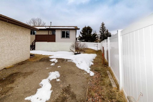 7 Mclevin Crescent, Red Deer, AB - Outdoor