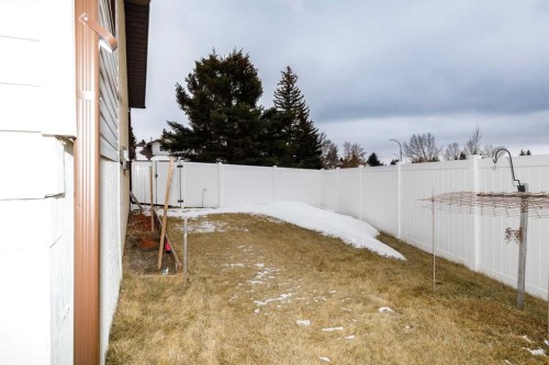 7 Mclevin Crescent, Red Deer, AB - Outdoor