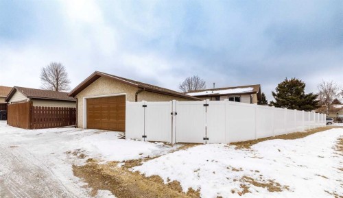 7 Mclevin Crescent, Red Deer, AB - Outdoor