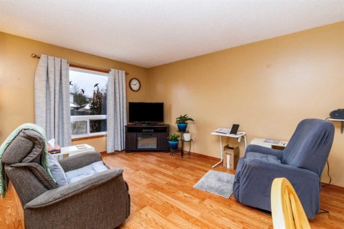 7 Mclevin Crescent, Red Deer, AB - Indoor Photo Showing Living Room