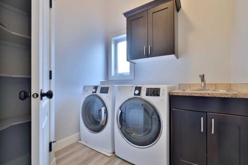 87 Aldrich Close South, Red Deer, AB - Indoor Photo Showing Laundry Room