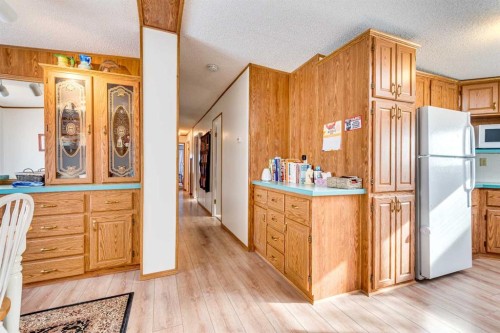 154 Devilder, Trochu, AB - Indoor Photo Showing Kitchen