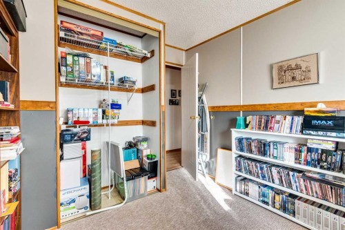 154 Devilder, Trochu, AB - Indoor Photo Showing Other Room