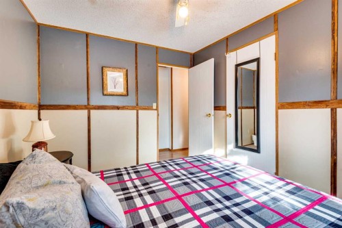 154 Devilder, Trochu, AB - Indoor Photo Showing Bedroom