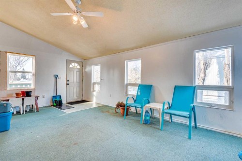 154 Devilder, Trochu, AB - Indoor Photo Showing Other Room