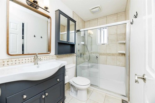 14 Warwick Drive, Red Deer, AB - Indoor Photo Showing Bathroom