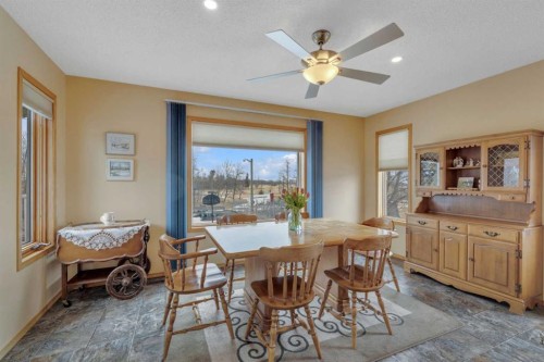 38459 Range Road 283, Rural Red Deer County, AB - Indoor Photo Showing Dining Room