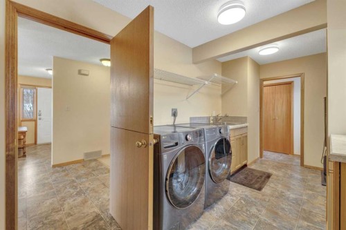 38459 Range Road 283, Rural Red Deer County, AB - Indoor Photo Showing Laundry Room