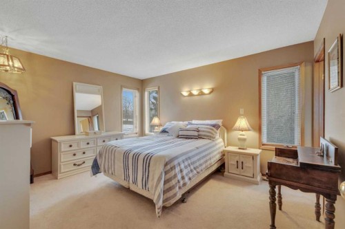 38459 Range Road 283, Rural Red Deer County, AB - Indoor Photo Showing Bedroom