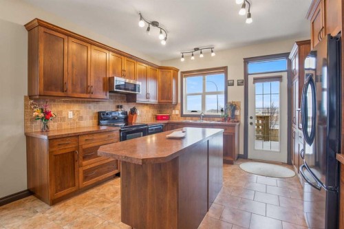 7135 Henner'S Road, Lacombe, AB - Indoor Photo Showing Kitchen