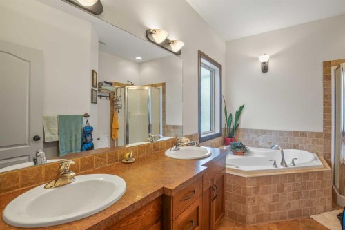 7135 Henner'S Road, Lacombe, AB - Indoor Photo Showing Bathroom