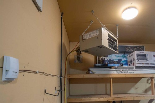 7135 Henner'S Road, Lacombe, AB - Indoor