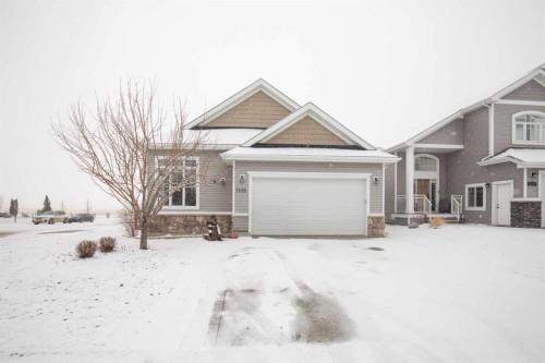 7135 Henner'S Road, Lacombe, AB - Outdoor With Facade