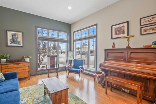 7135 Henner'S Road, Lacombe, AB - Indoor Photo Showing Living Room