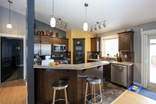 1 Ralston Place, Sylvan Lake, AB - Indoor Photo Showing Kitchen With Stainless Steel Kitchen With Upgraded Kitchen