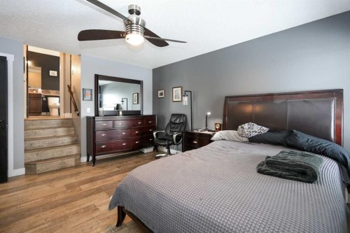 1 Ralston Place, Sylvan Lake, AB - Indoor Photo Showing Bedroom
