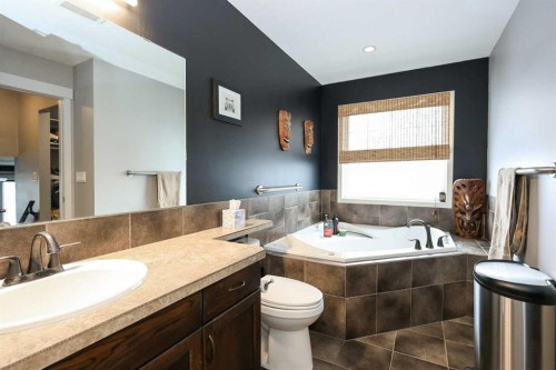 1 Ralston Place, Sylvan Lake, AB - Indoor Photo Showing Bathroom