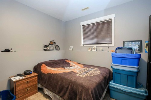 1 Ralston Place, Sylvan Lake, AB - Indoor Photo Showing Bedroom