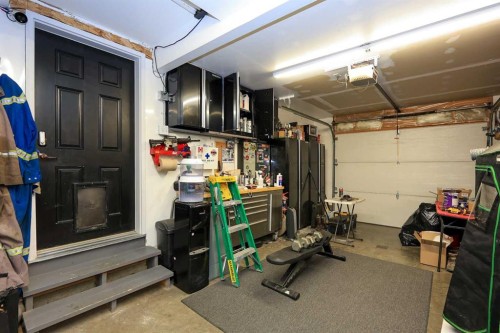 1 Ralston Place, Sylvan Lake, AB - Indoor Photo Showing Garage
