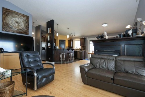 1 Ralston Place, Sylvan Lake, AB - Indoor Photo Showing Living Room