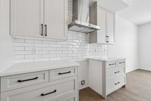 208 Southborough Common, Cochrane, AB - Indoor Photo Showing Kitchen