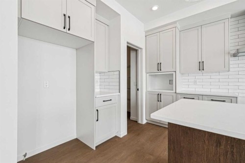 208 Southborough Common, Cochrane, AB - Indoor Photo Showing Kitchen
