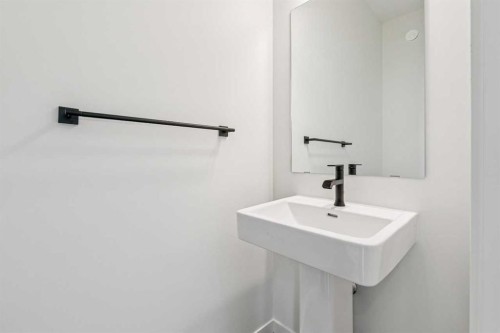 208 Southborough Common, Cochrane, AB - Indoor Photo Showing Bathroom