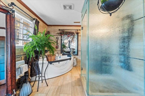 11124 110A Avenue, Edmonton, AB - Indoor Photo Showing Bathroom